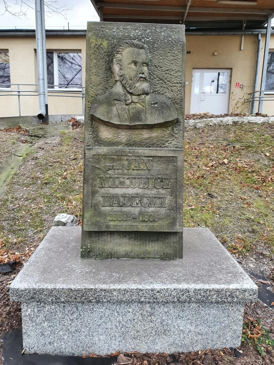 Jan Mikulicz Radecki's bas-relief by Magdalena Mazurak - 01.jpg